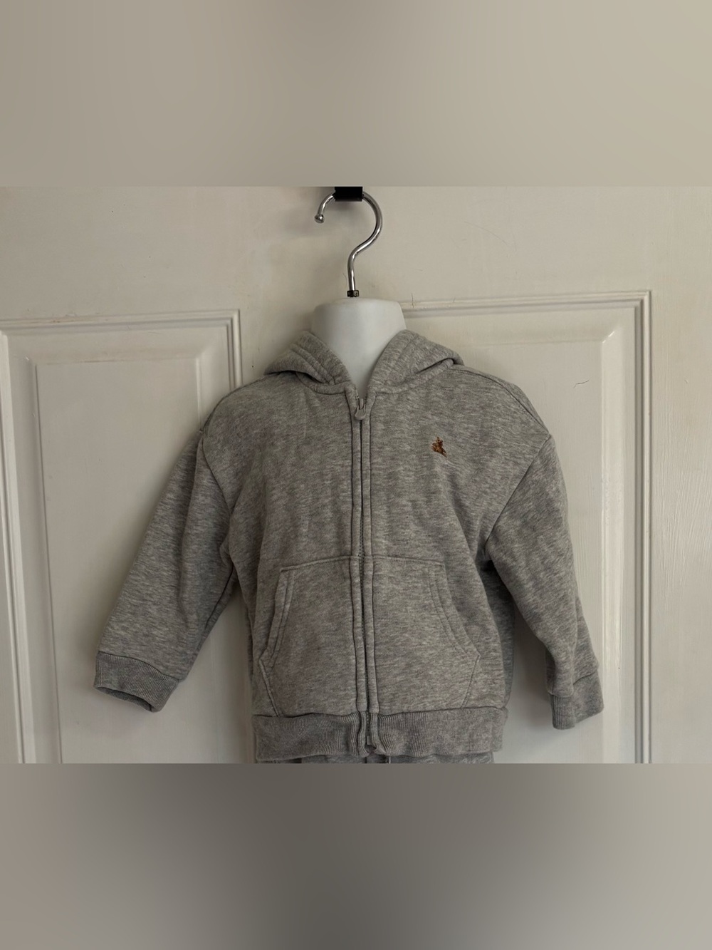 18/24m Baby Gap gray Brannan Bear Fleece long sleeve Zip Hoodie.  In EUC!